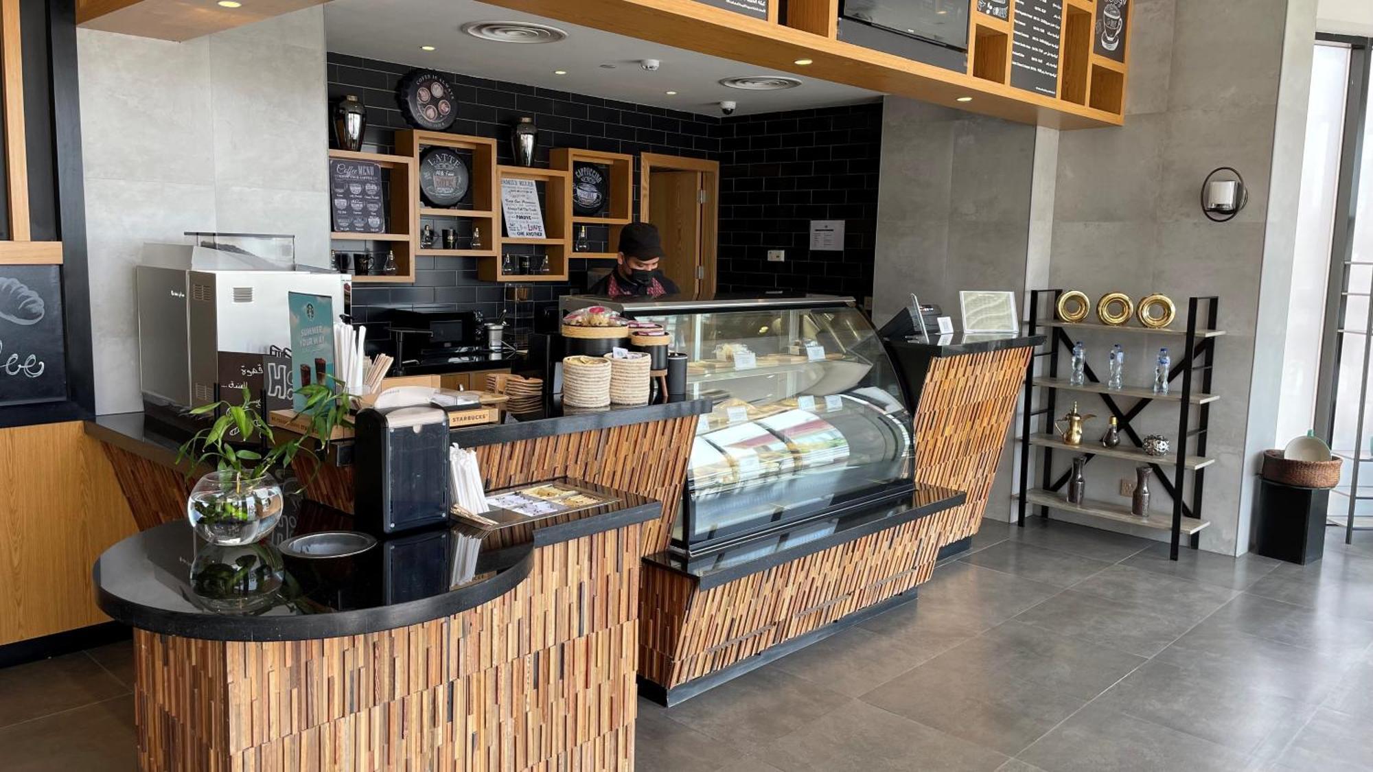 Ramada Hotel & Suites By Wyndham Al Qassim 布凯里耶 外观 照片 A coffee shop in the United Arab Emirates