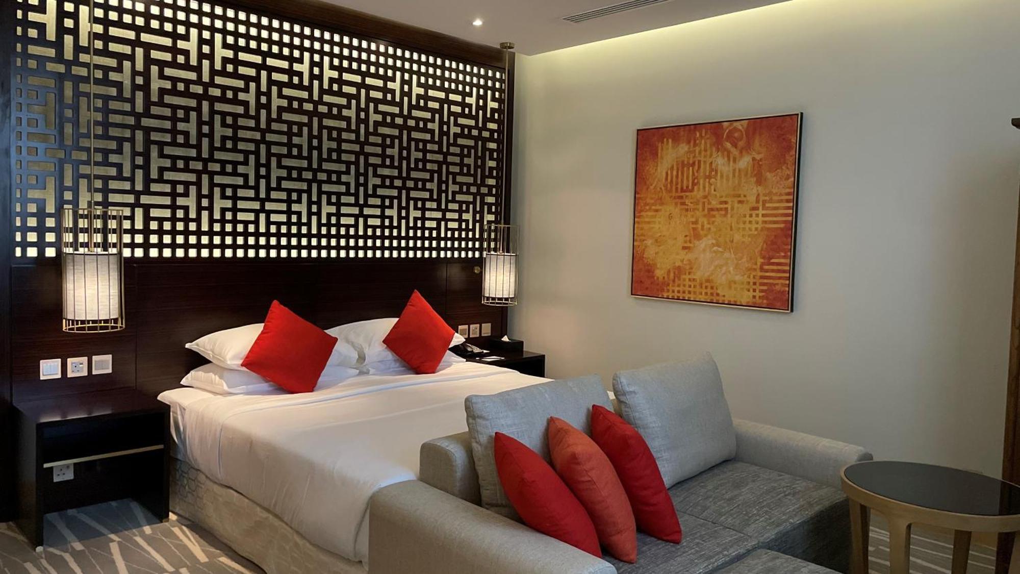 Ramada Hotel & Suites By Wyndham Al Qassim 布凯里耶 外观 照片 A bedroom at the hotel