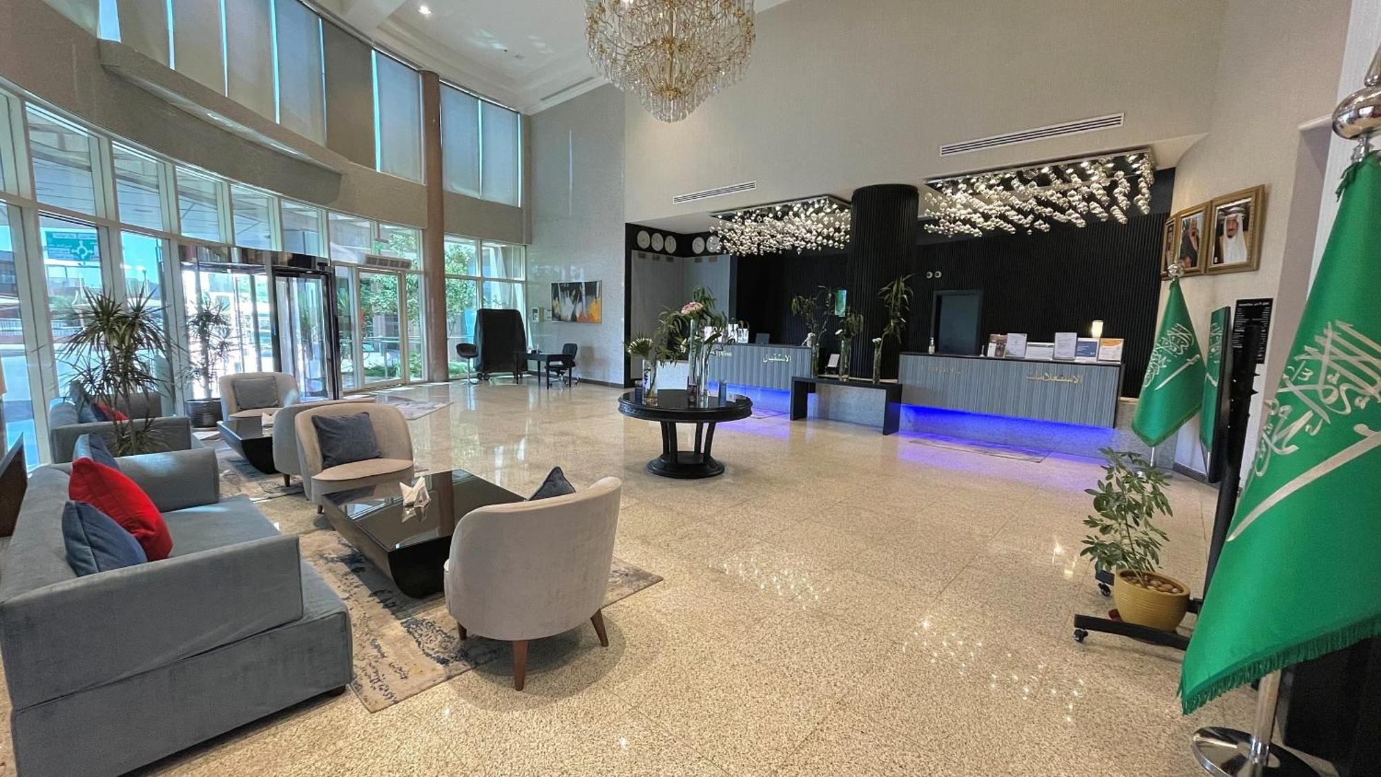 Ramada Hotel & Suites By Wyndham Al Qassim 布凯里耶 外观 照片 Lobby of the hotel