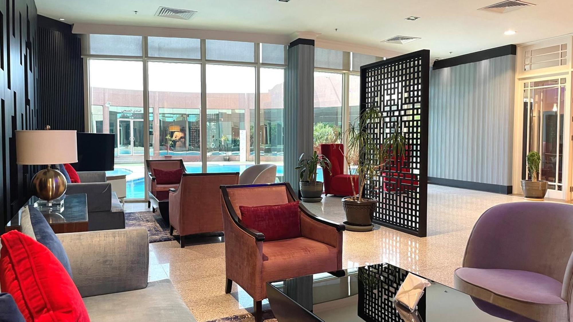 Ramada Hotel & Suites By Wyndham Al Qassim 布凯里耶 外观 照片 The lobby of the hotel
