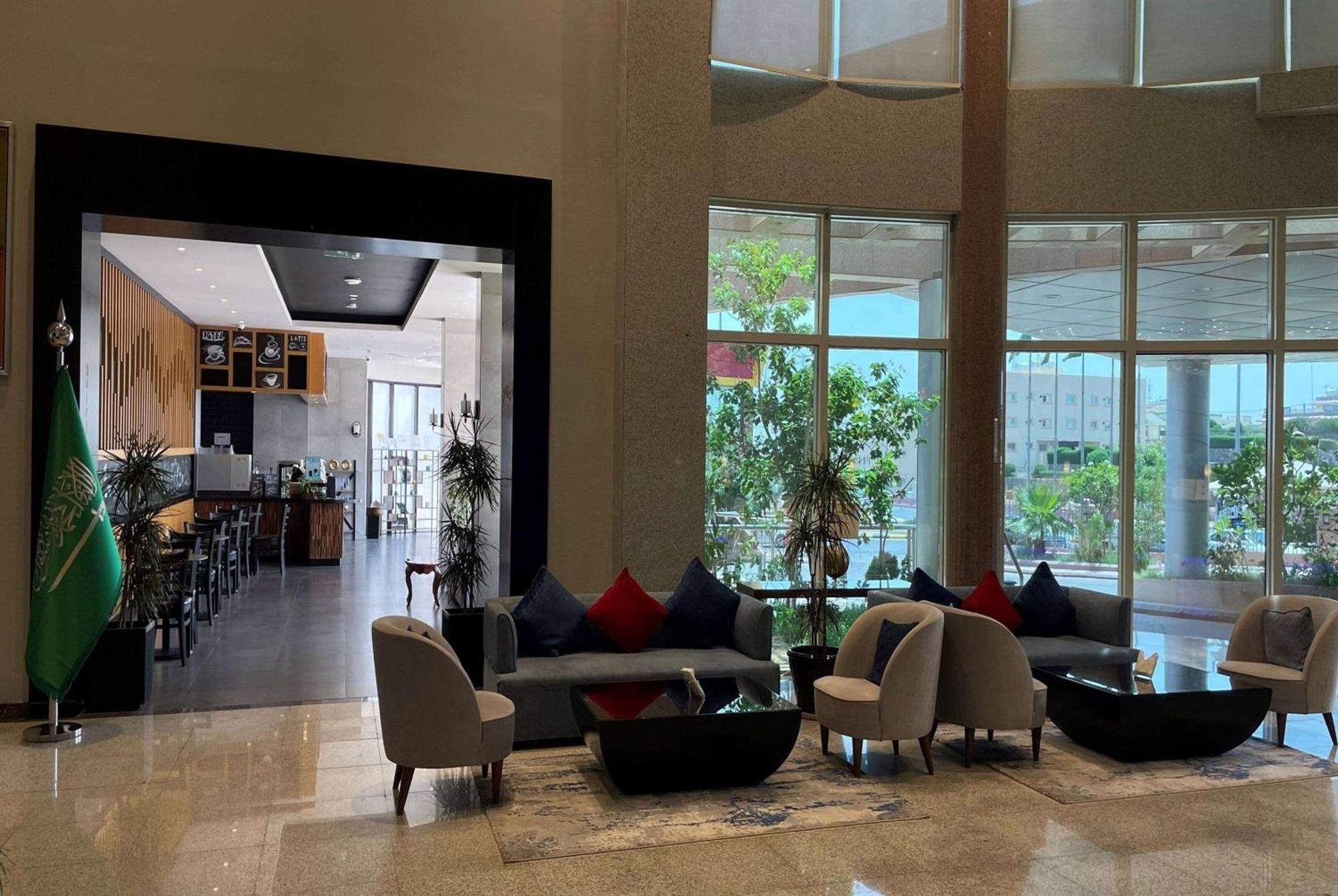 Ramada Hotel & Suites By Wyndham Al Qassim 布凯里耶 外观 照片