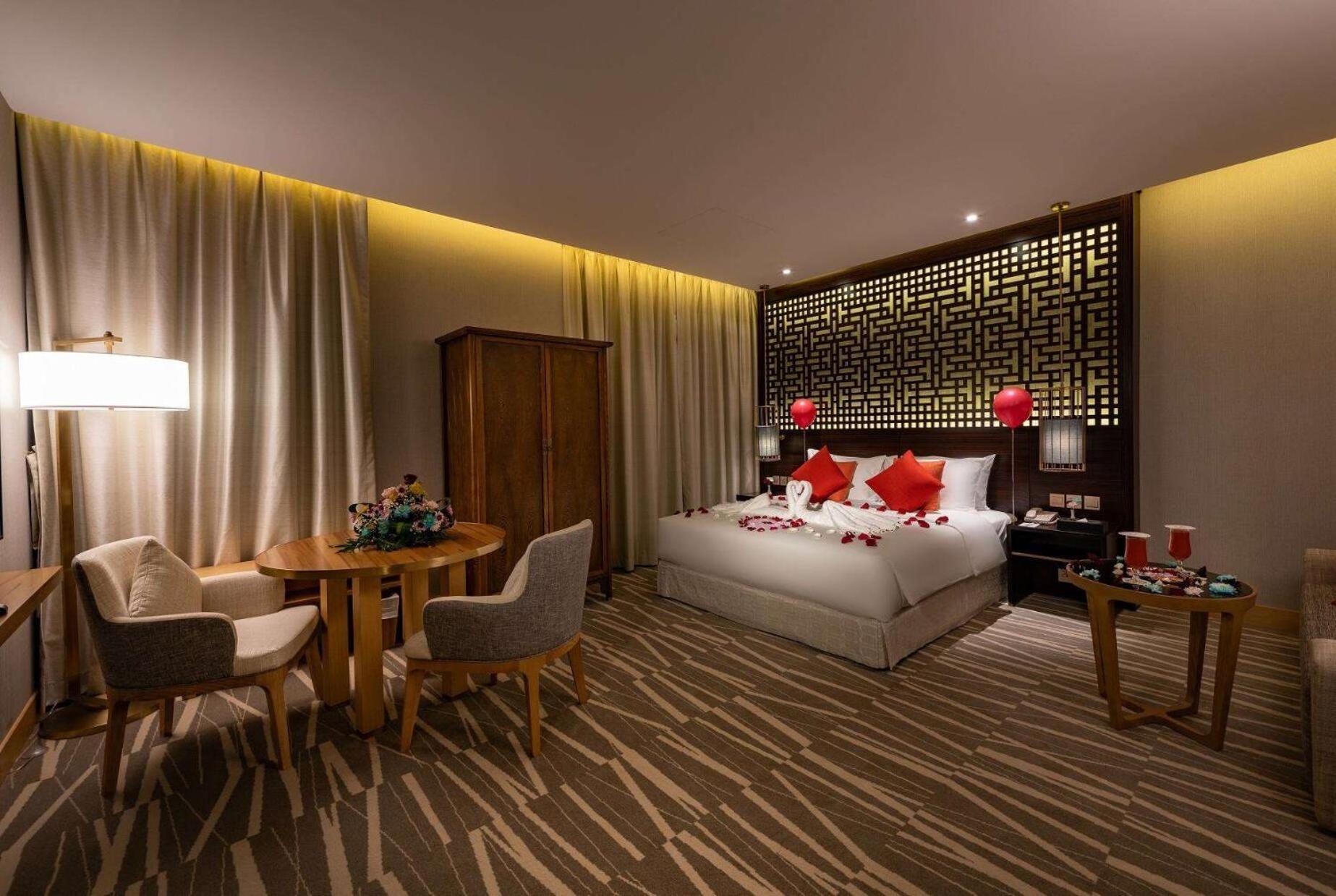 Ramada Hotel & Suites By Wyndham Al Qassim 布凯里耶 外观 照片