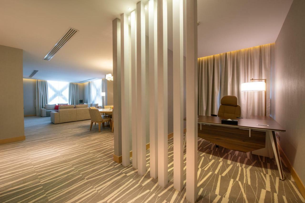 Ramada Hotel & Suites By Wyndham Al Qassim 布凯里耶 外观 照片