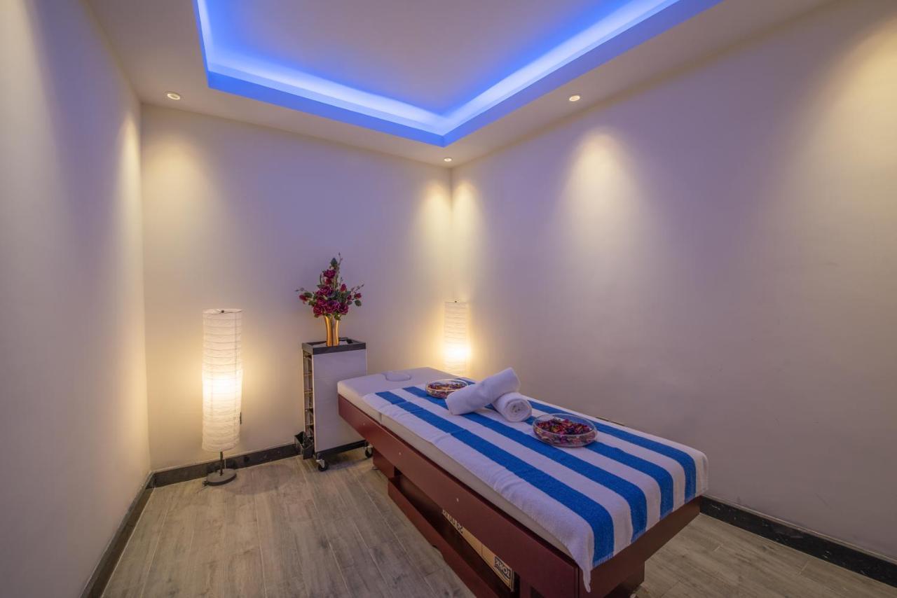 Ramada Hotel & Suites By Wyndham Al Qassim 布凯里耶 外观 照片 A massage bed